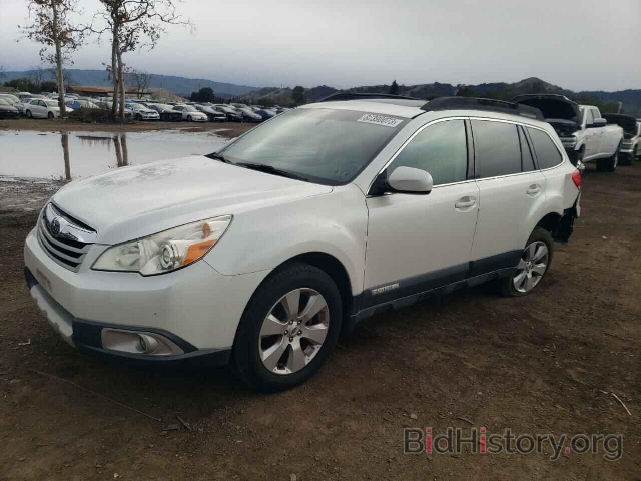 Photo 4S4BRCKC8B3438107 - SUBARU OUTBACK 2011