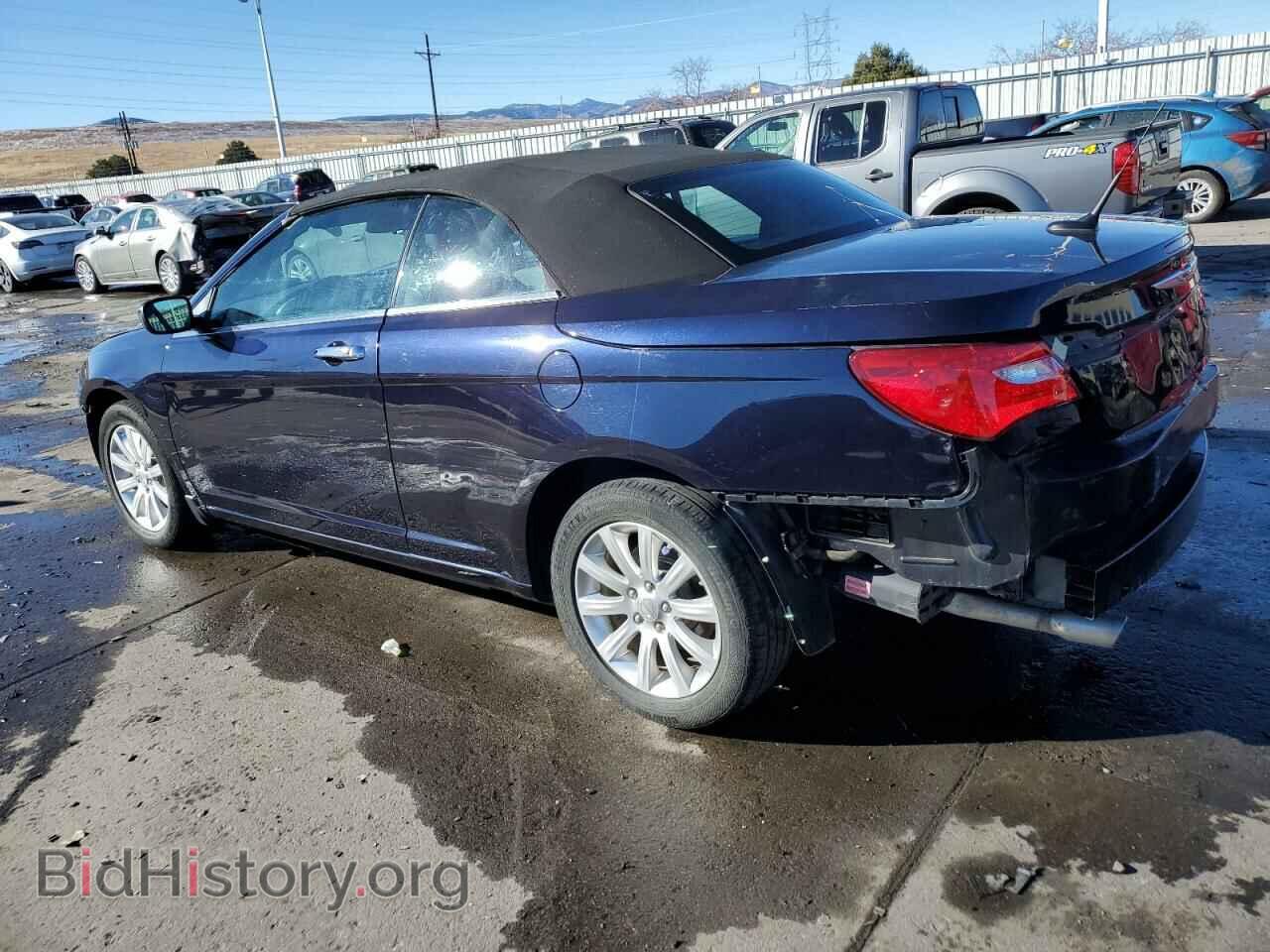 2011 CHRYSLER 200 - VIN: 1C3BC2EGXBN532612 - Фото 2