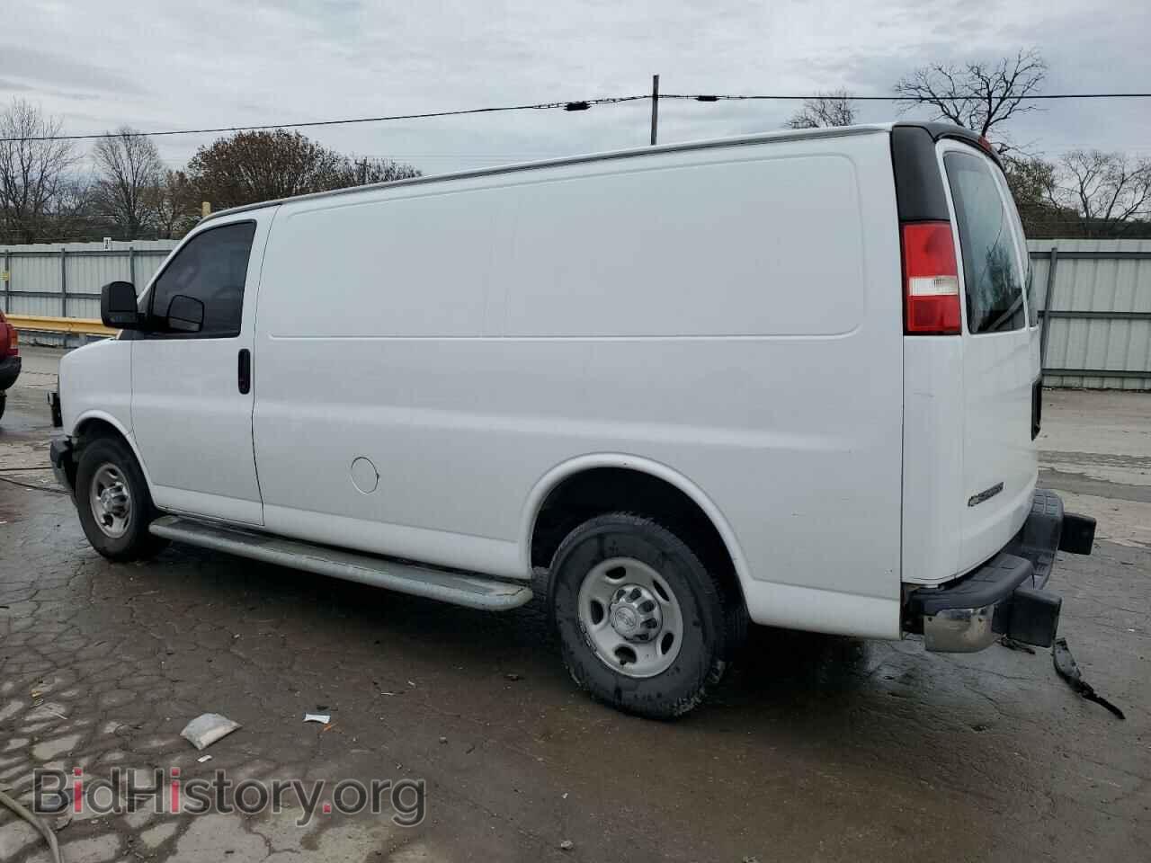 2018 CHEVROLET EXPRESS - VIN: 1GCWGAFG6J1904933 - Фото 2