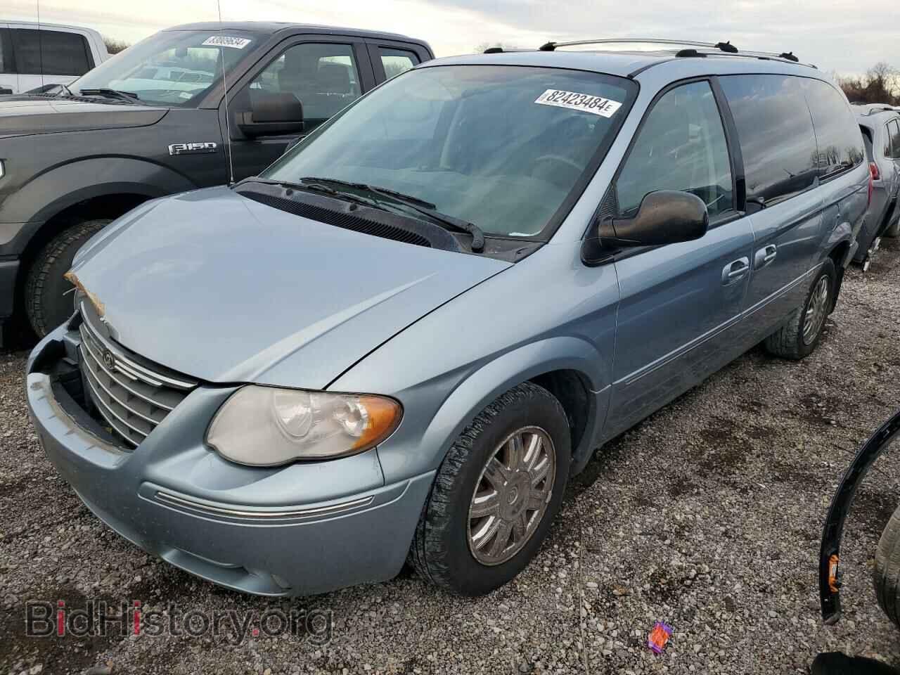 Photo 2C8GP64L65R228193 - CHRYSLER MINIVAN 2005