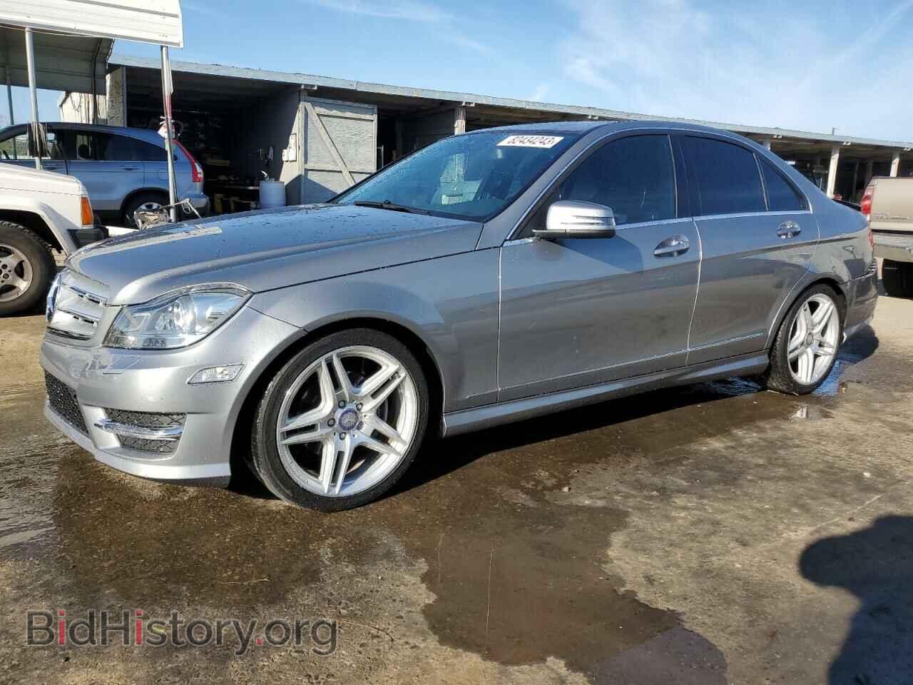 Photo WDDGF4HB3DA801179 - MERCEDES-BENZ C-CLASS 2013