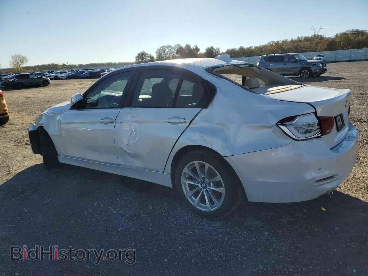 2016 BMW 3 SERIES - VIN: WBA8E1G53GNU11379 - Фото 2