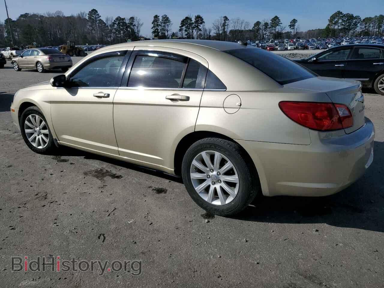2010 CHRYSLER SEBRING - VIN: 1C3CC5FB0AN217793 - Фото 2