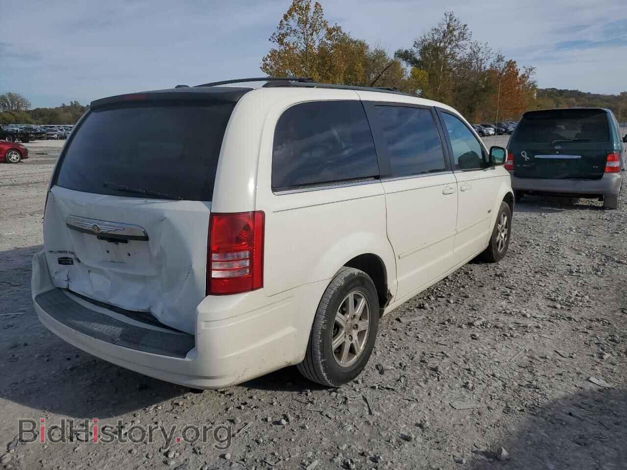 2008 CHRYSLER MINIVAN - VIN: 2A8HR54P68R833633 - Фото 3