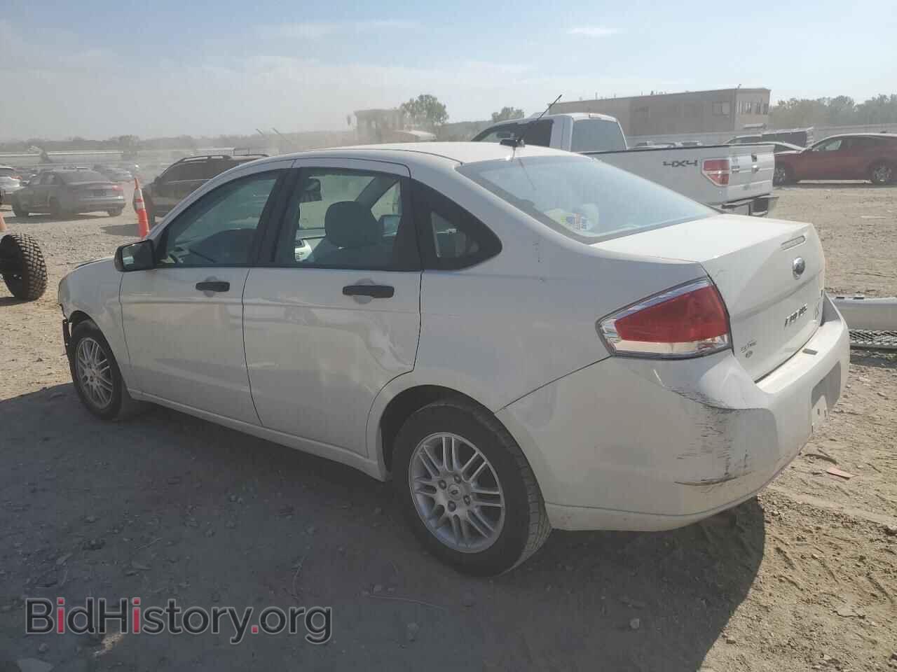 2011 FORD FOCUS - VIN: 1FAHP3FN3BW179546 - Фото 2