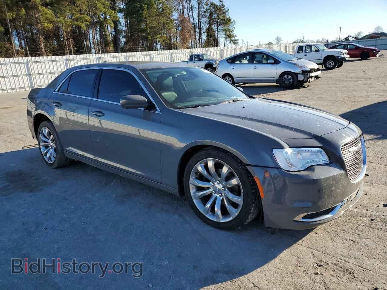 2019 CHRYSLER 300 - VIN: 2C3CCAAG0KH663089 - Фото 4