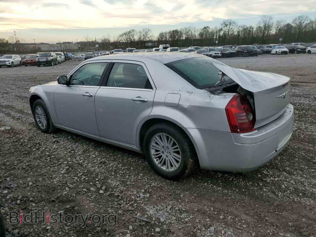 2010 CHRYSLER 300 - VIN: 2C3CA4CD5AH164071 - Фото 2