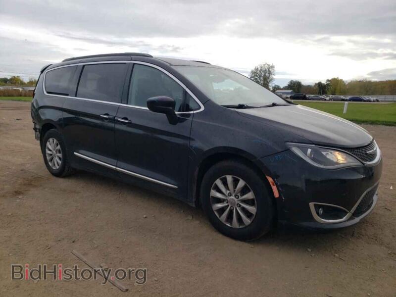 2017 Chrysler PACIFICA (VIN 2C4RC1BG2HR536383) — photo 4 of 13