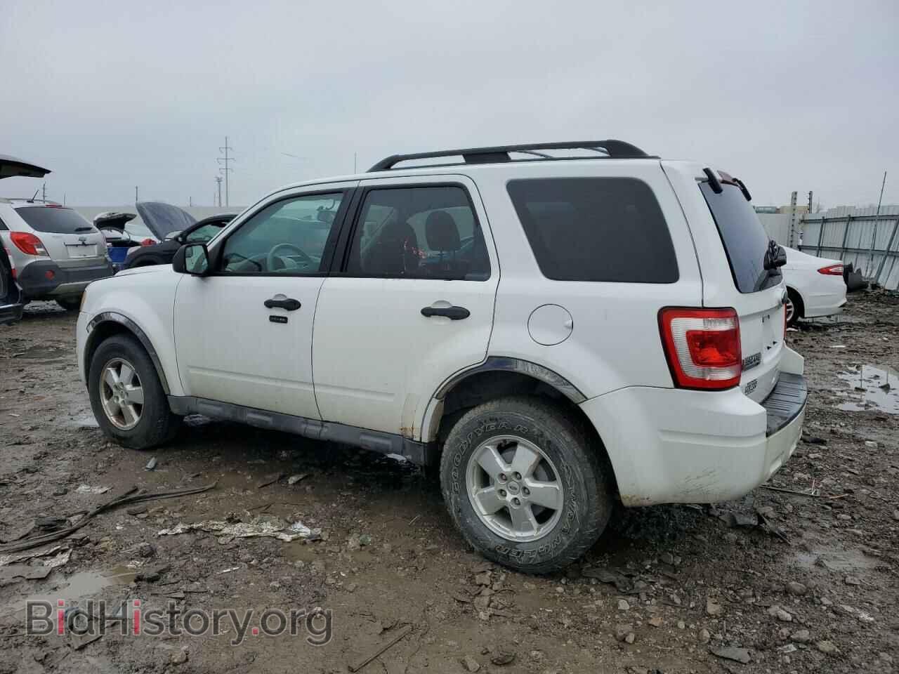 2011 FORD ESCAPE - VIN: 1FMCU0D79BKB93017 - Фото 2