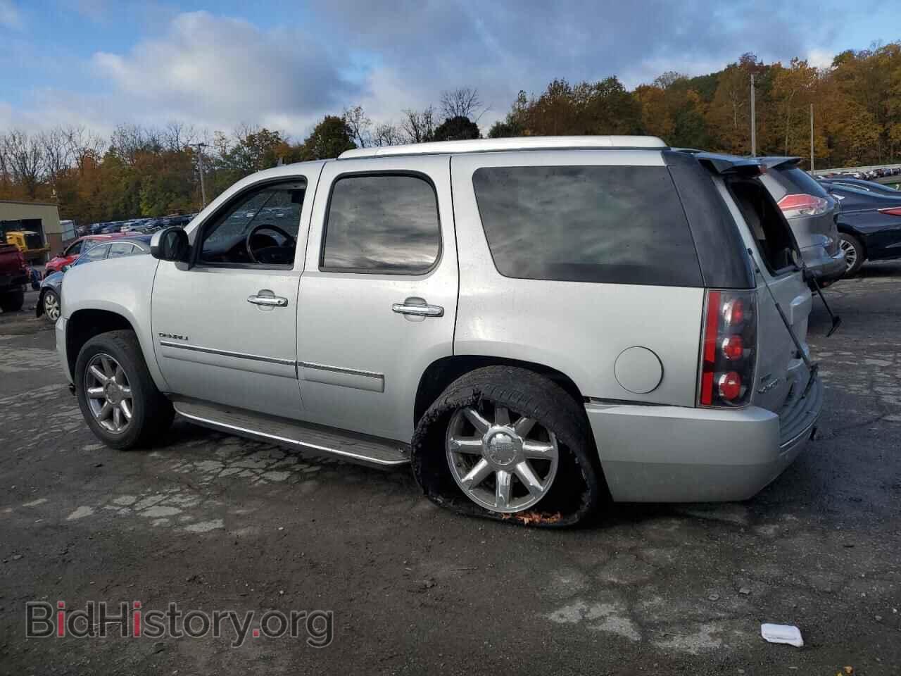 2011 GMC YUKON - VIN: 1GKS2EEF7BR136173 - Фото 2