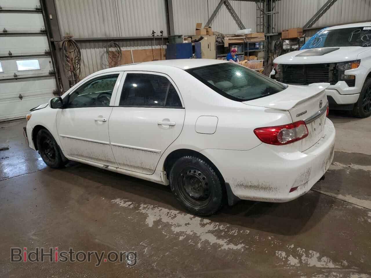 2011 TOYOTA COROLLA - VIN: 2T1BU4EEXBC647880 - Фото 2