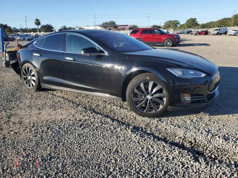 2013 Tesla MODEL S (VIN 5YJSA1DP9DFP17605) — фото 4 из 14