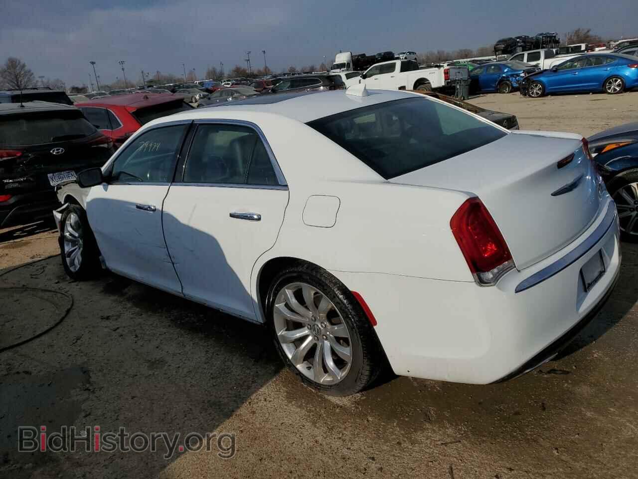 2019 CHRYSLER 300 - VIN: 2C3CCAEG9KH563017 - Фото 2