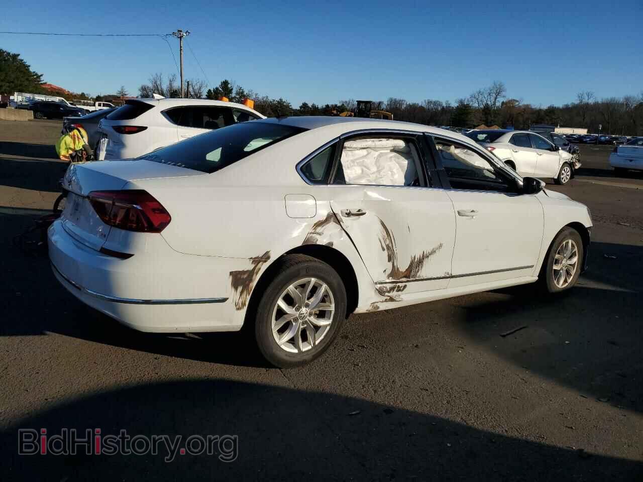 2017 VOLKSWAGEN PASSAT - VIN: 1VWAT7A37HC040645 - Фото 3