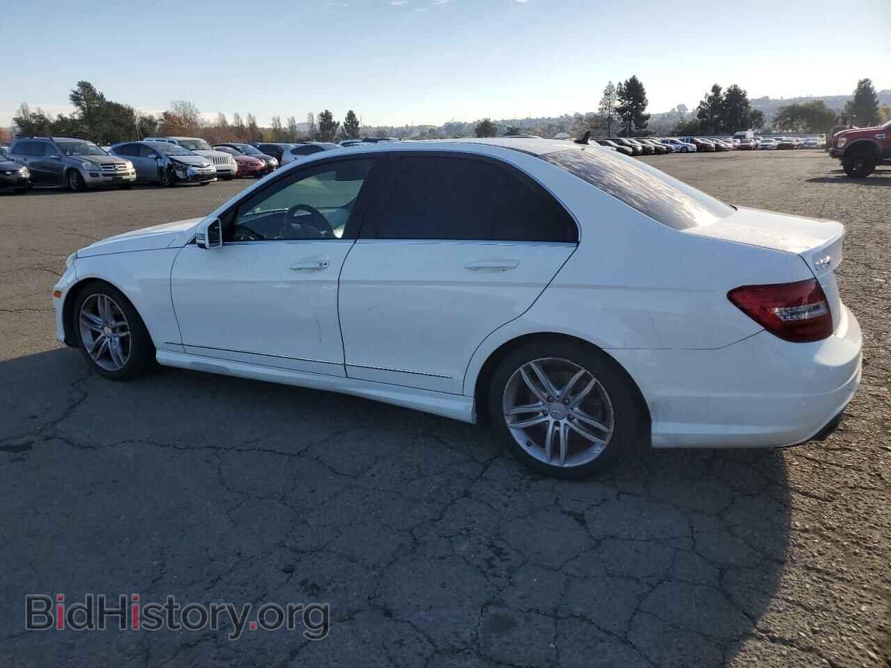 2013 MERCEDES-BENZ C-CLASS - VIN: WDDGF4HB3DF972758 - Фото 2