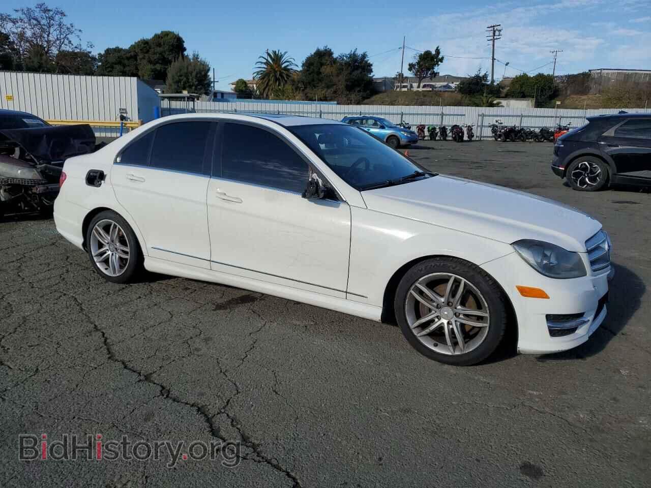 2013 MERCEDES-BENZ C-CLASS - VIN: WDDGF4HB3DF972758 - Фото 4