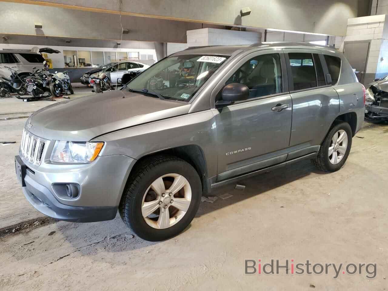 Photo 1J4NF1FB4BD282507 - JEEP COMPASS 2011