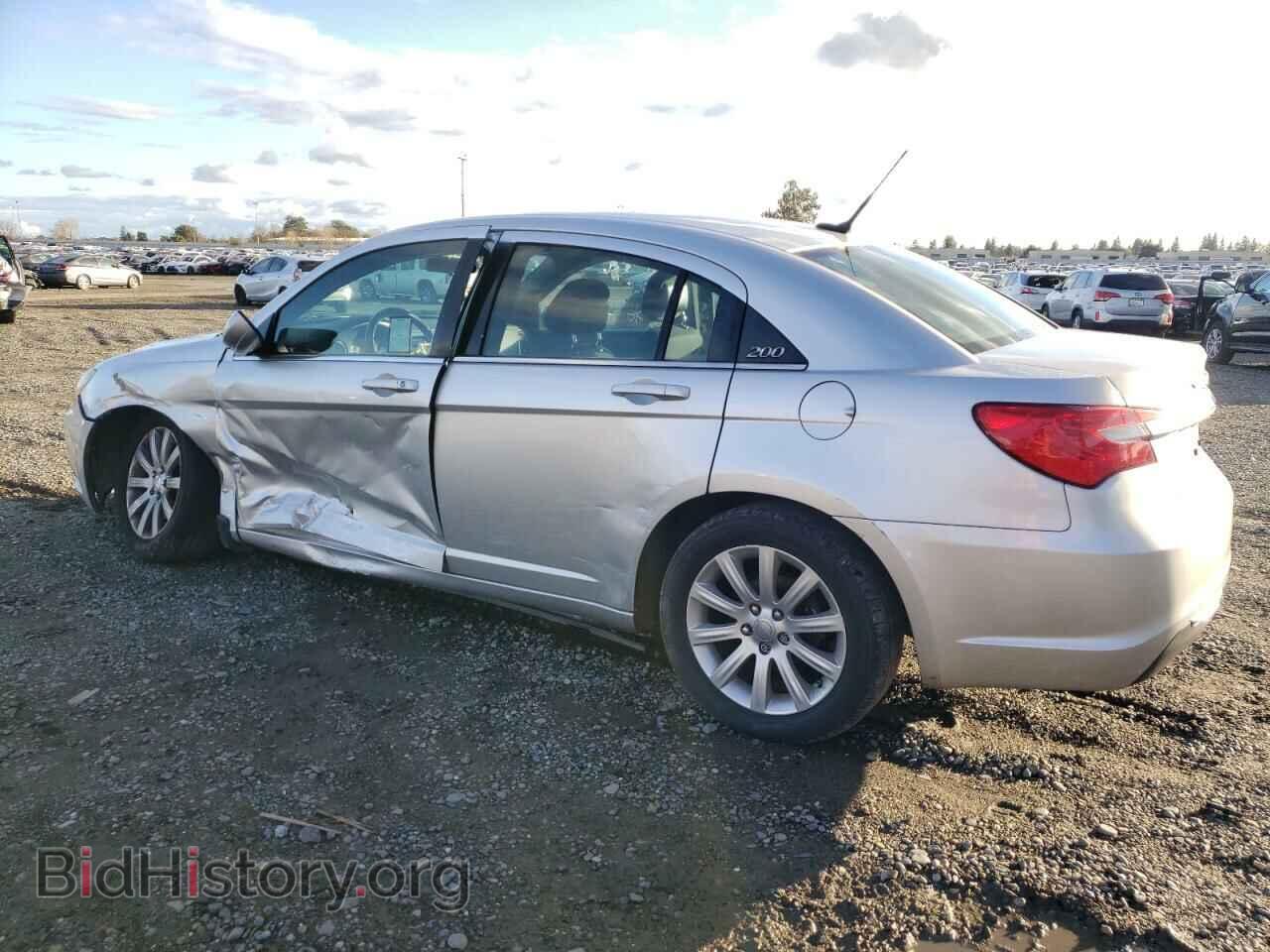 2011 CHRYSLER 200 - VIN: 1C3BC1FG2BN527476 - Фото 2