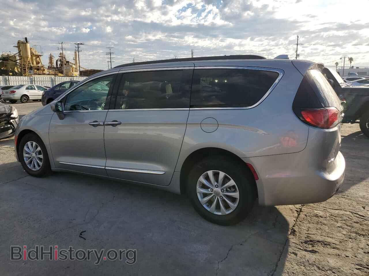 2017 CHRYSLER PACIFICA - VIN: 2C4RC1BG2HR609364 - Photo 2