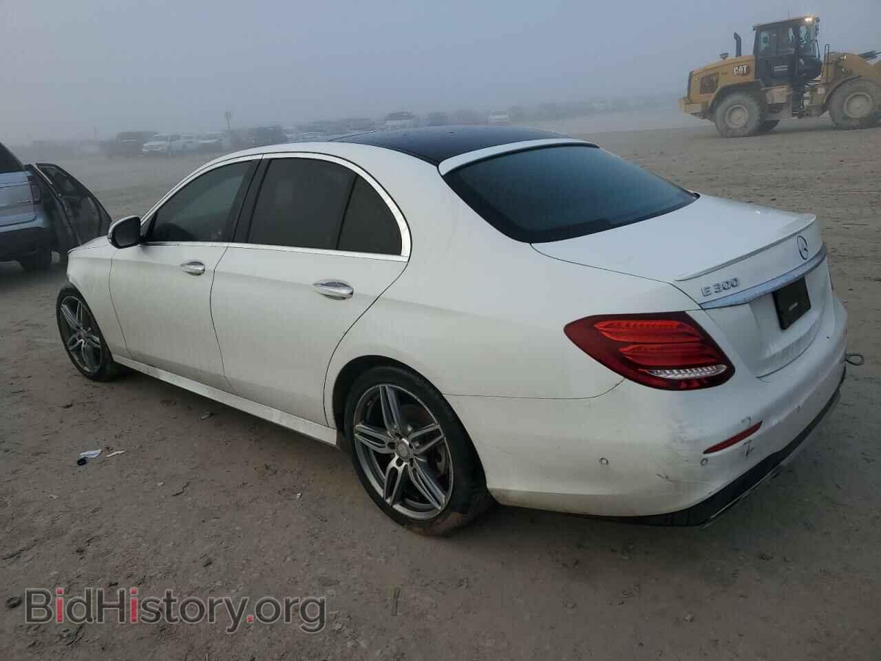 2017 MERCEDES-BENZ E-CLASS - VIN: WDDZF4JB8HA088370 - Фото 2
