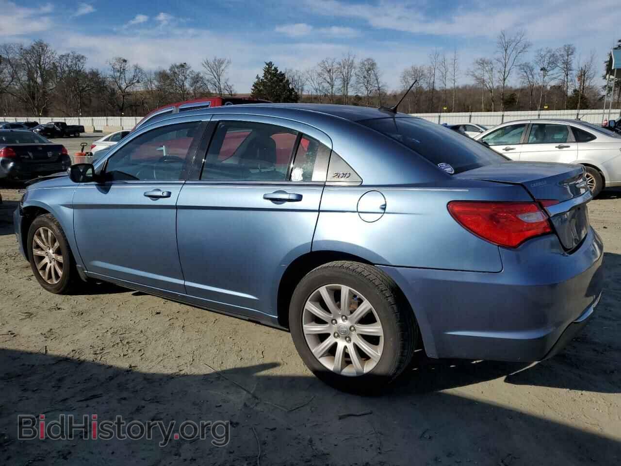 2011 CHRYSLER 200 - VIN: 1C3BC1FB2BN569232 - Фото 2