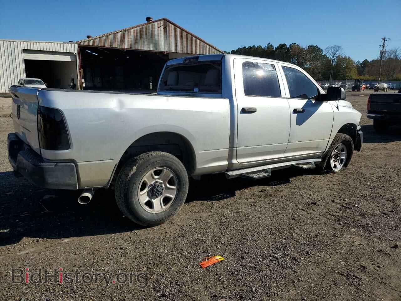 2018 RAM All Models - VIN: 3C6UR5CLXJG369415 - Photo 3