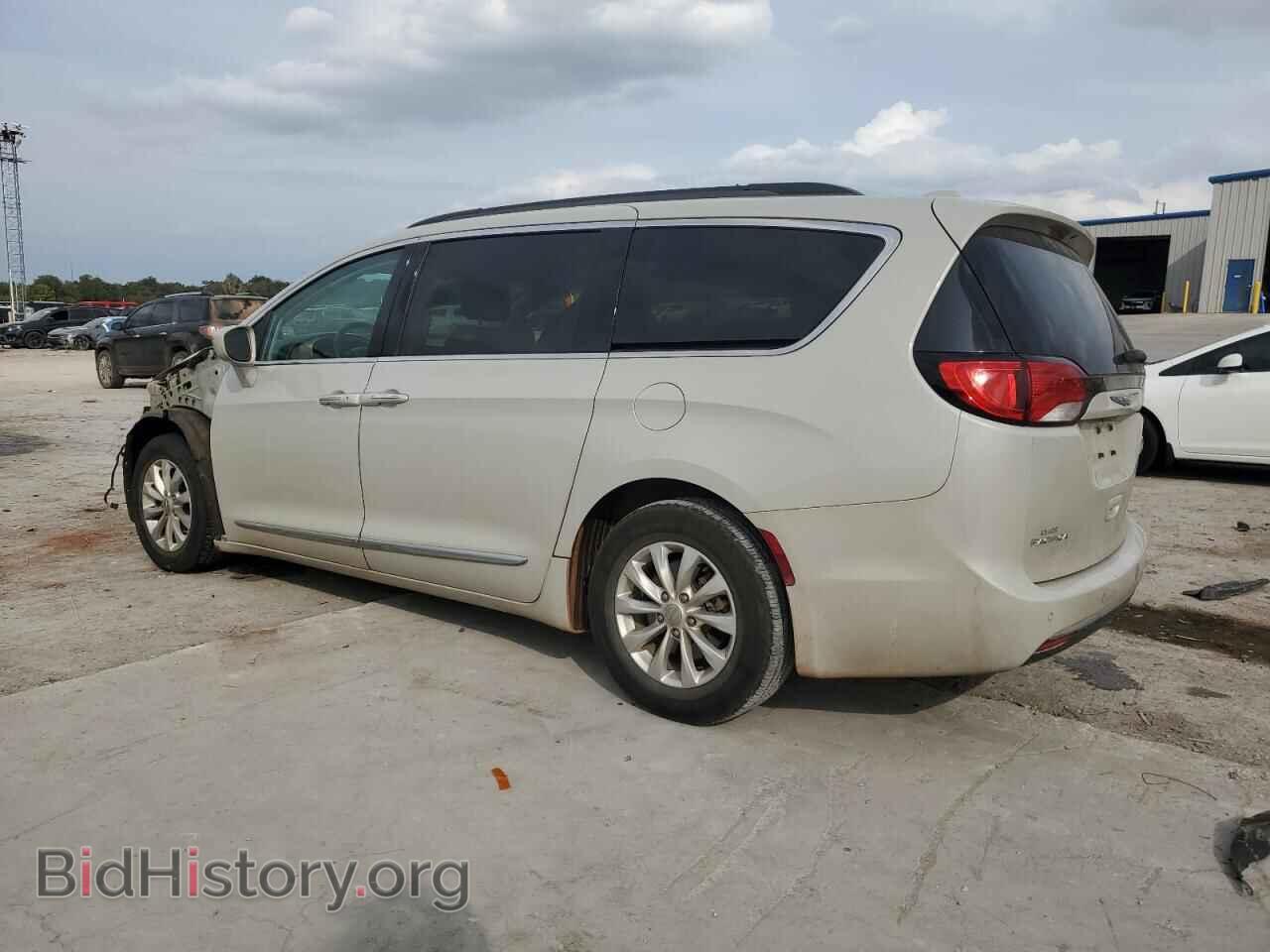 2017 CHRYSLER PACIFICA - VIN: 2C4RC1BG8HR744302 - Фото 2