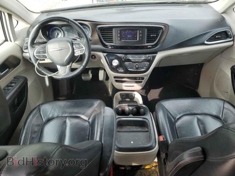 2017 Chrysler PACIFICA (VIN 2C4RC1BG8HR744302) — фото 8 из 16