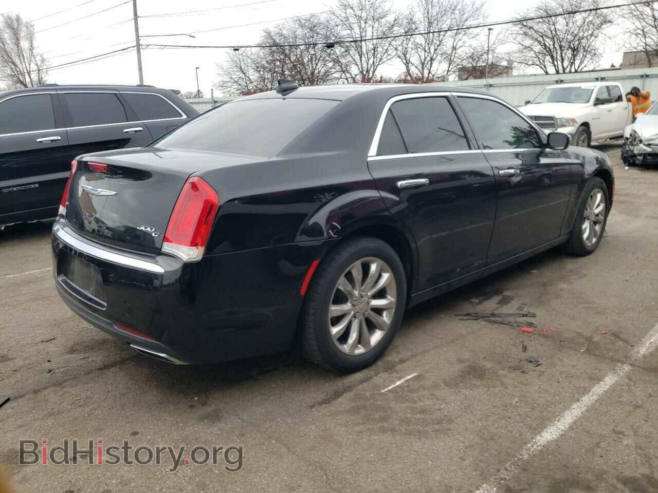 2017 CHRYSLER 300 - VIN: 2C3CCAKGXHH565677 - Фото 3