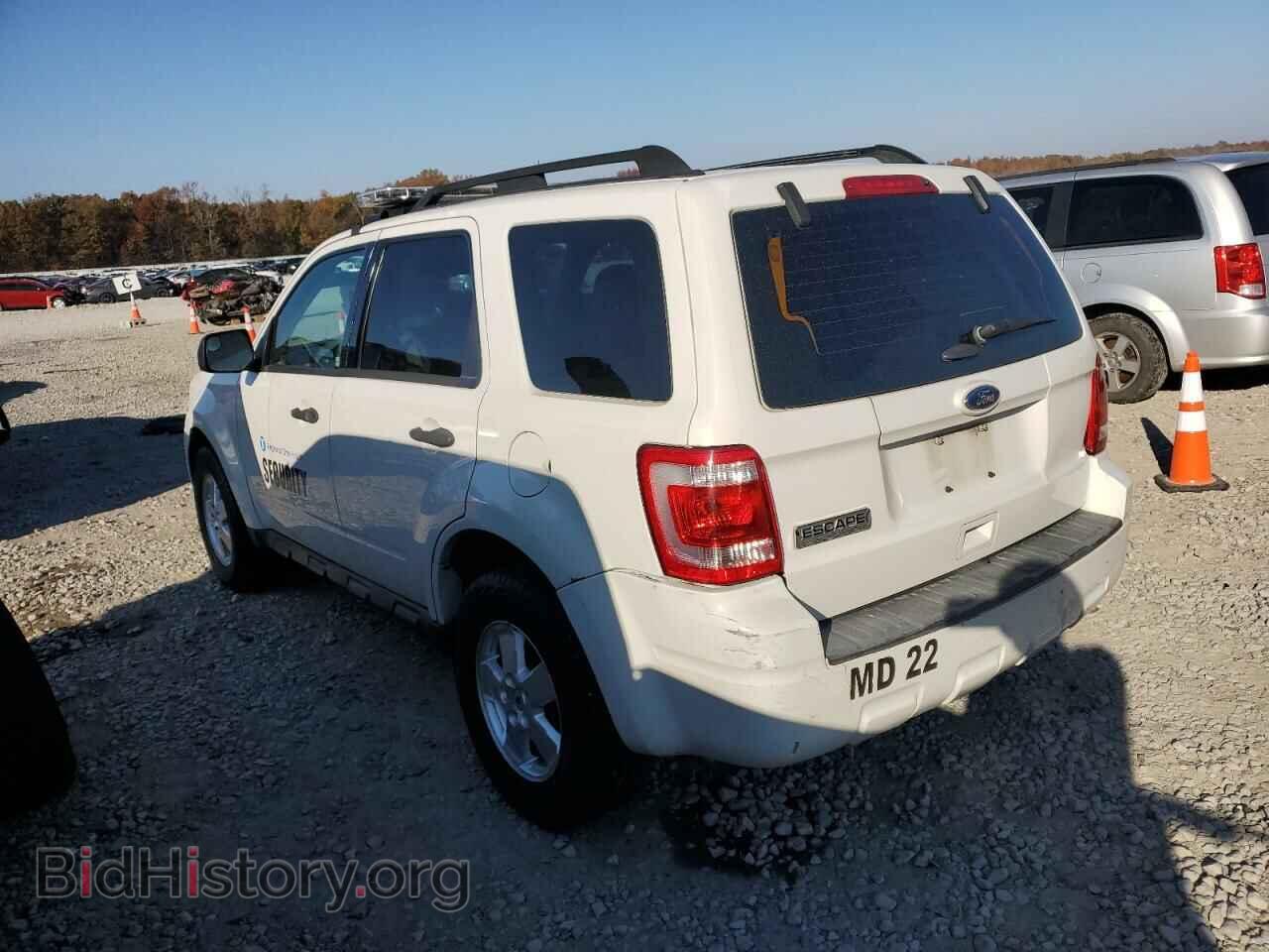 2011 FORD ESCAPE - VIN: 1FMCU0C79BKB51142 - Фото 2