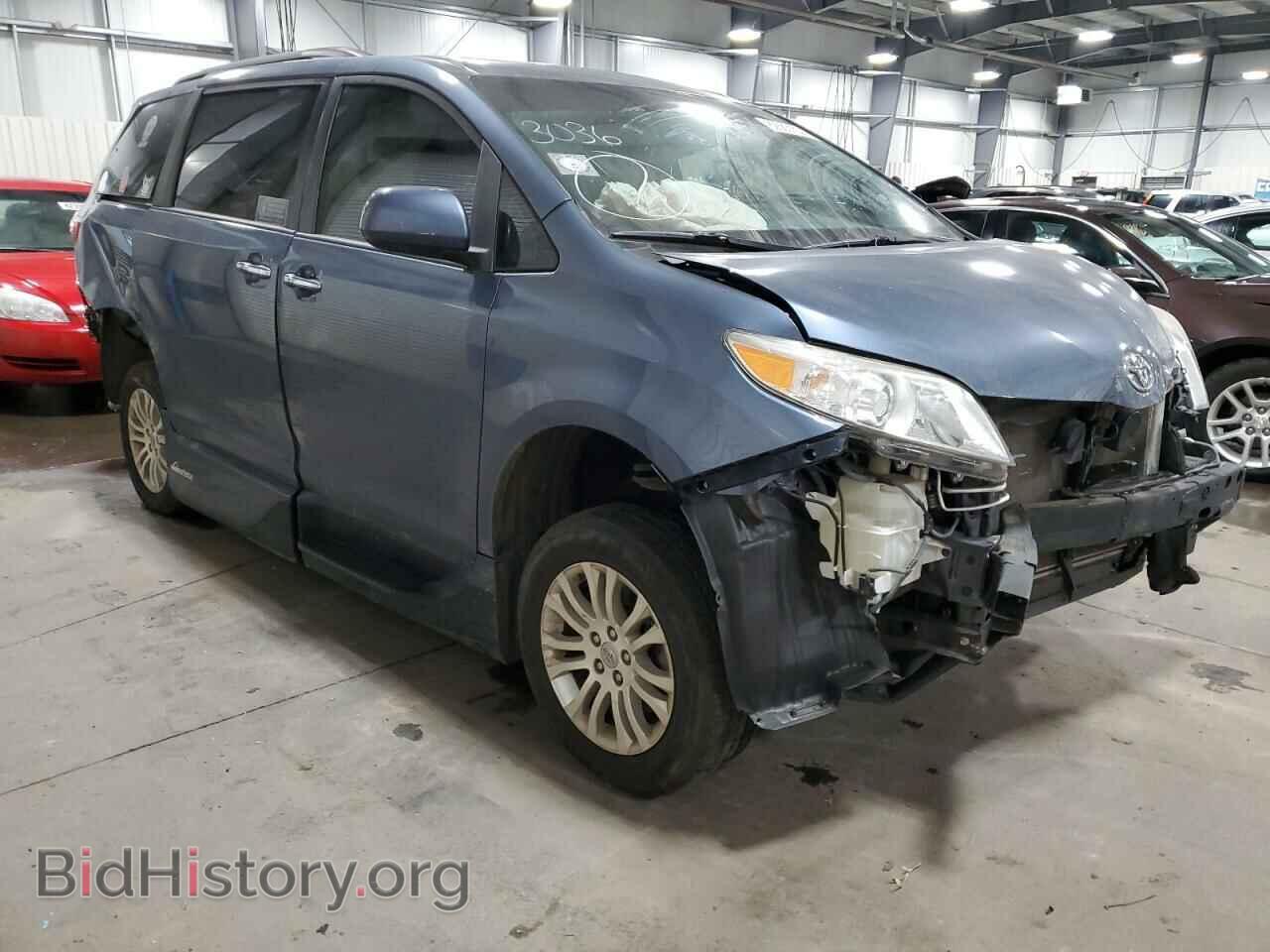 2017 TOYOTA All Models - VIN: 5TDYZ3DC5HS843036 - Фото 4