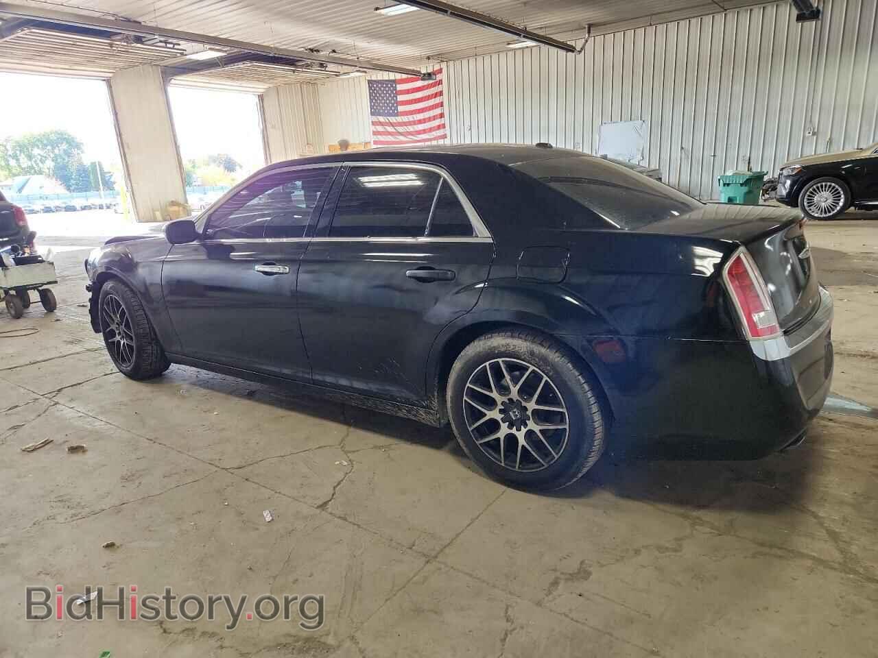 2013 CHRYSLER 300 - VIN: 2C3CCAET3DH697263 - Фото 2