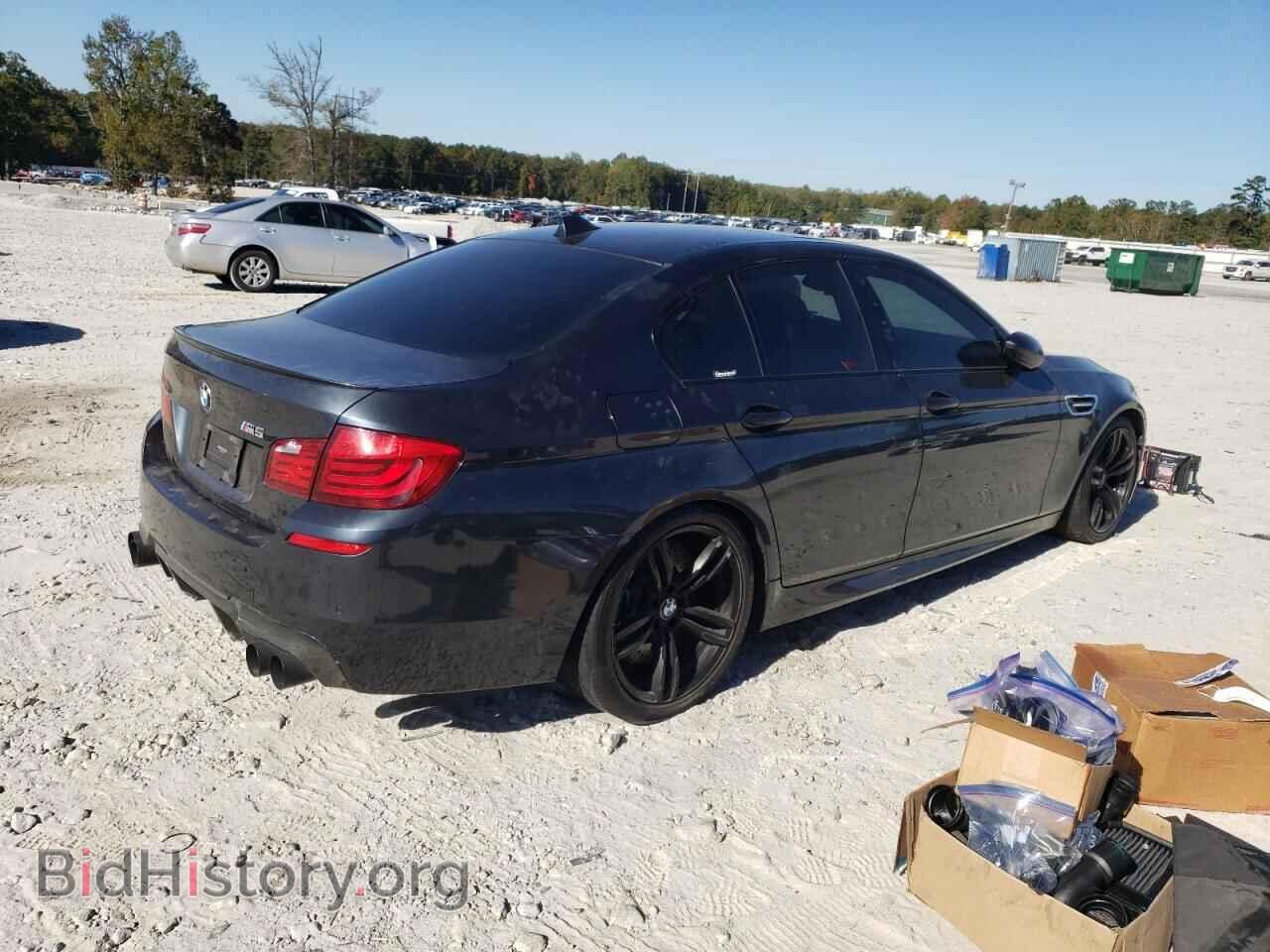2013 BMW M5 - VIN: WBSFV9C58DD095664 - Фото 3