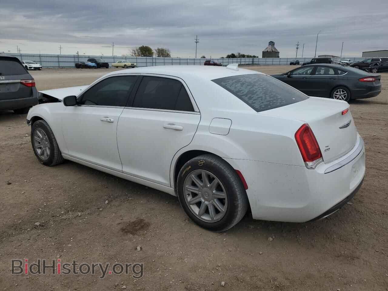 2016 CHRYSLER 300 - VIN: 2C3CCARG1GH157301 - Фото 2