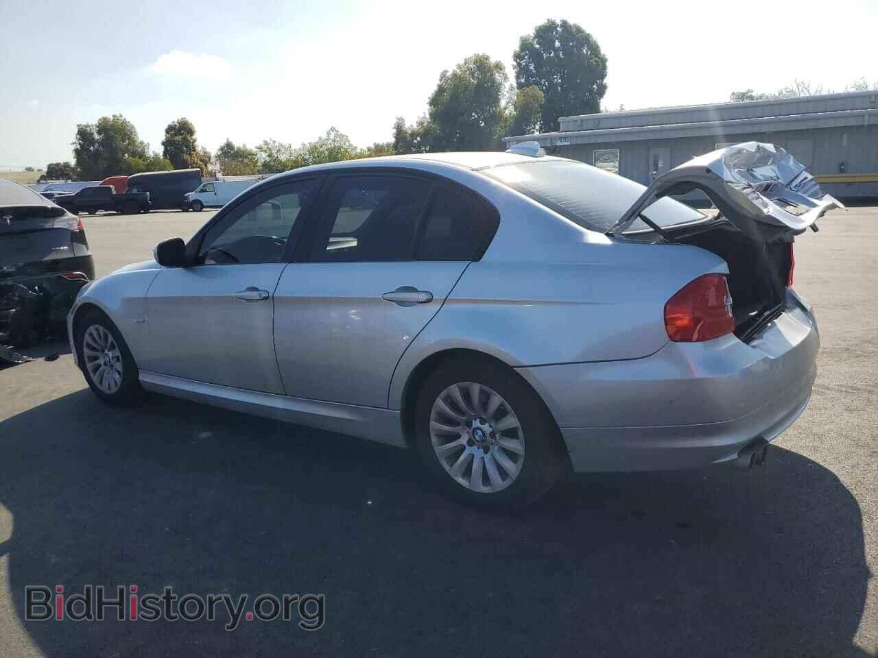 2009 BMW 3 SERIES - VIN: WBAPH53579A438322 - Фото 2
