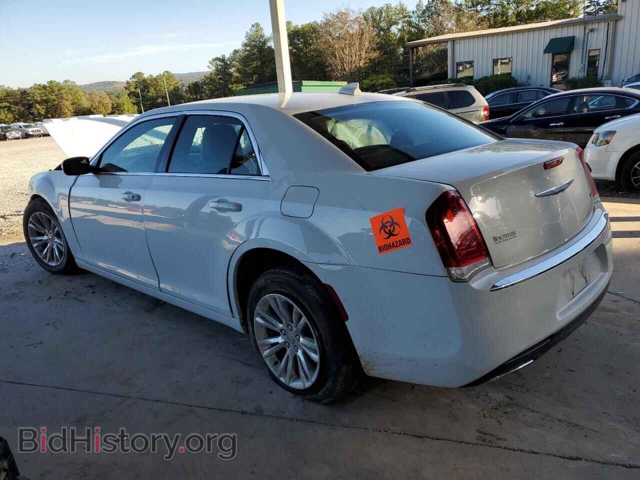 2018 CHRYSLER 300 - VIN: 2C3CCAAG8JH130230 - Фото 2