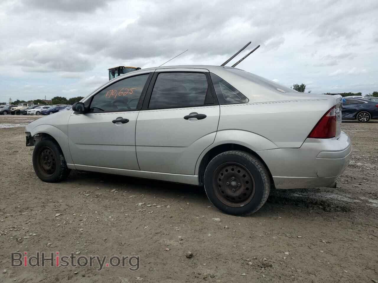 2007 FORD FOCUS - VIN: 1FAHP34N57W341817 - Фото 2