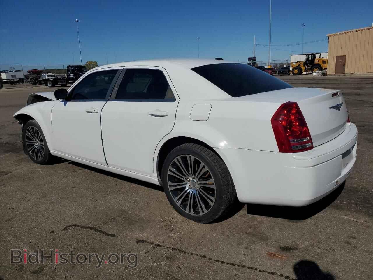 2010 CHRYSLER 300 - VIN: 2C3CA2CV4AH330402 - Фото 2