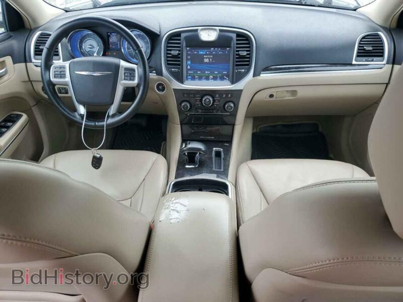 2014 Chrysler 300 (VIN 2C3CCAAG9EH373521) — фото 8 из 12