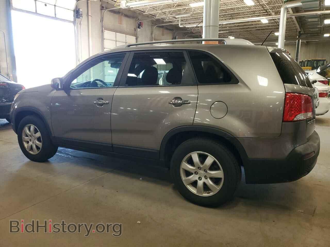 2011 KIA SORENTO - VIN: 5XYKT3A14BG114105 - Фото 2