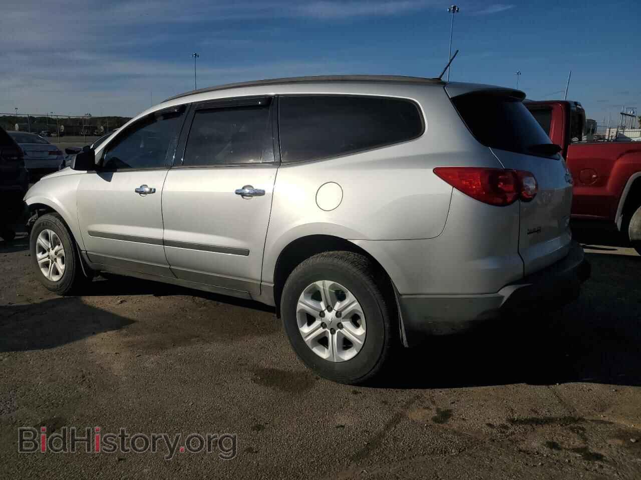 2011 CHEVROLET TRAVERSE - VIN: 1GNKRFED5BJ406809 - Фото 2
