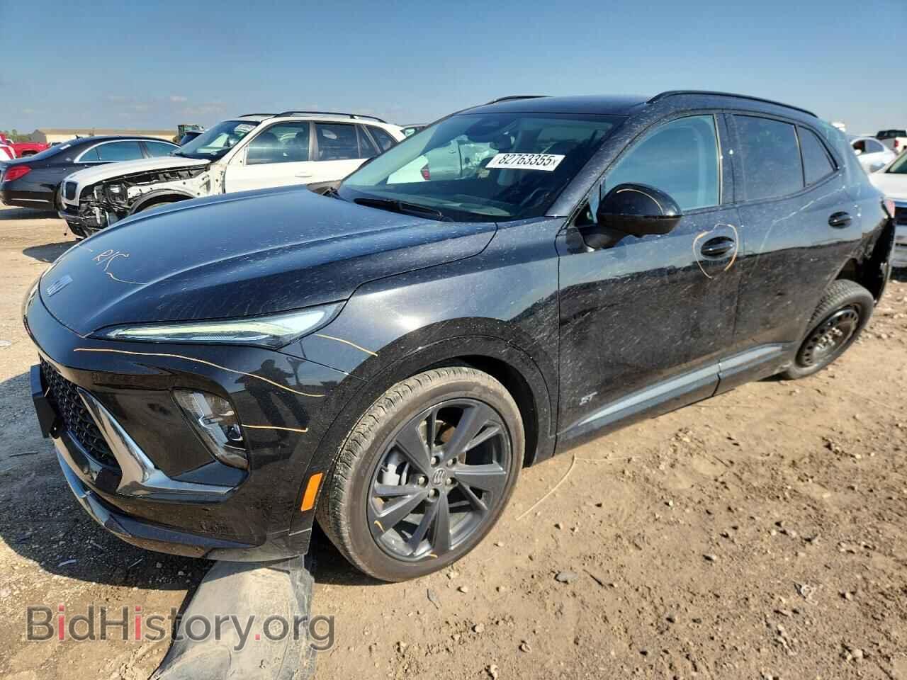 Фотография LRBFZPE48RD044773 - BUICK ENVISION 2024