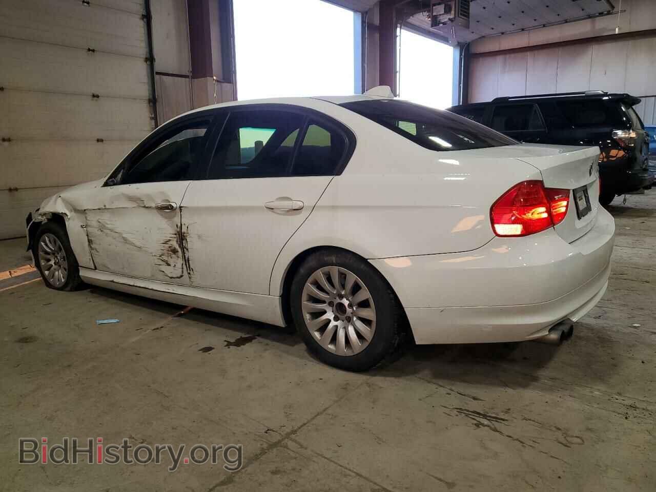 2009 BMW 3 SERIES - VIN: WBAPH53539A437751 - Фото 2
