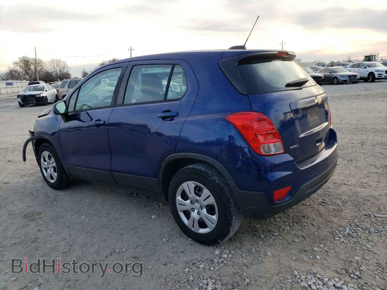 2017 CHEVROLET TRAX - VIN: 3GNCJKSB9HL180315 - Фото 2