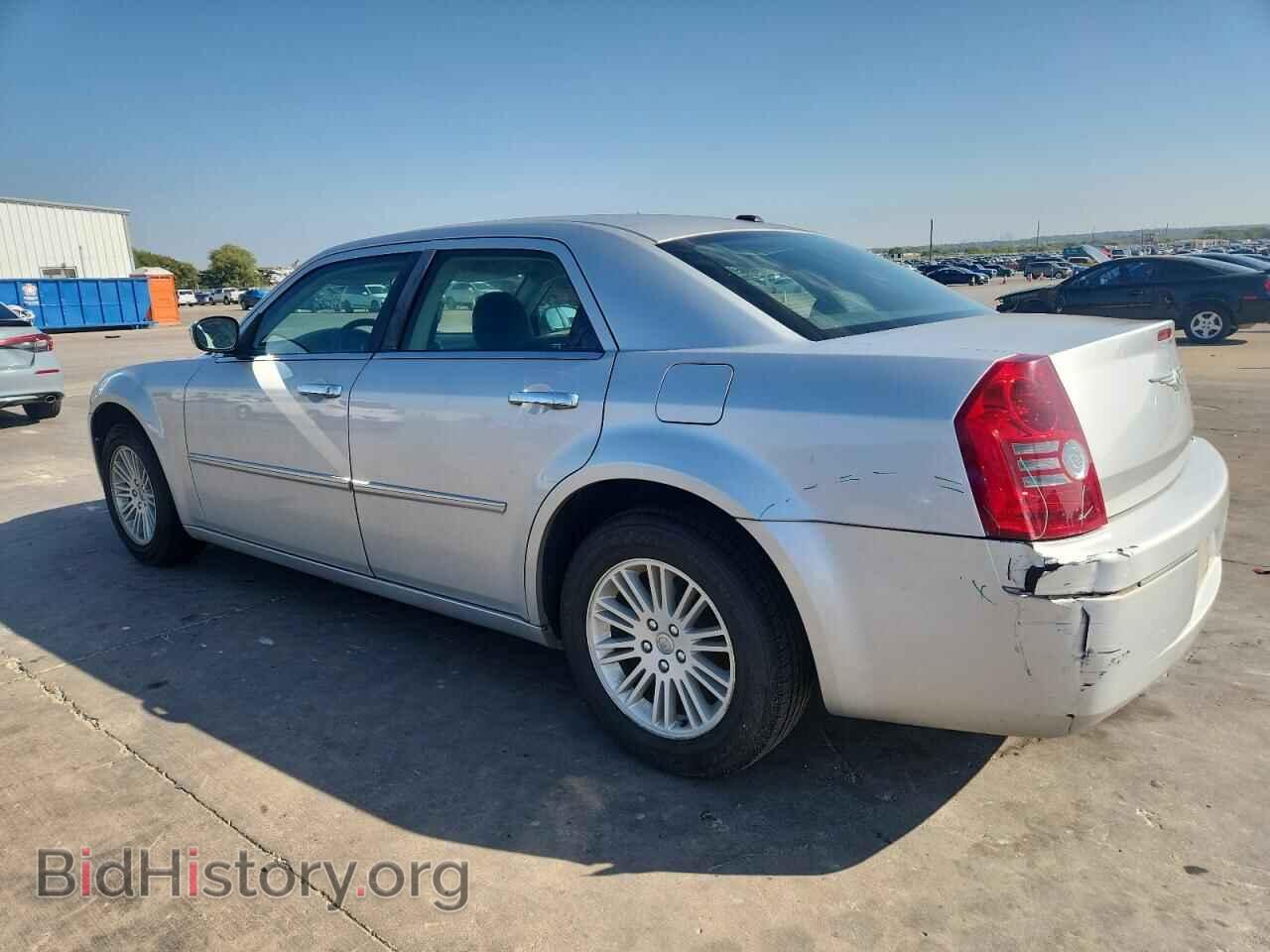 2010 CHRYSLER 300 - VIN: 2C3CA5CV4AH225425 - Фото 2