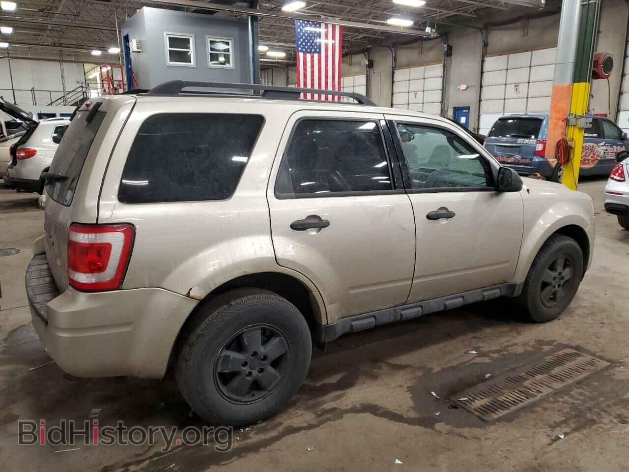 2010 FORD ESCAPE - VIN: 1FMCU0D75AKA02451 - Фото 3