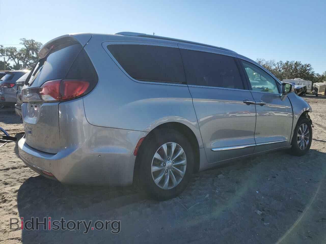 2018 CHRYSLER PACIFICA - VIN: 2C4RC1BGXJR270228 - Фото 3
