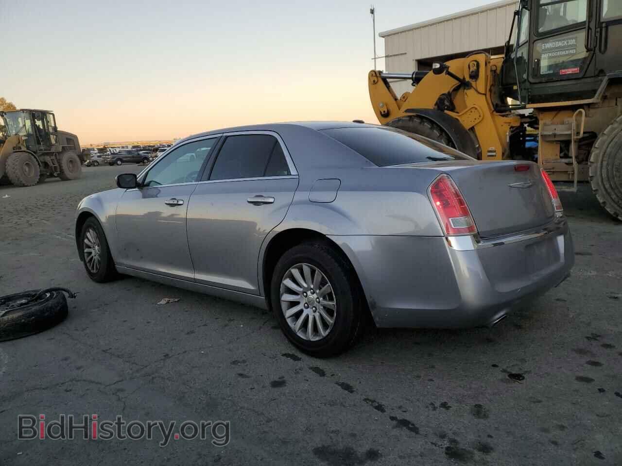 2013 CHRYSLER 300 - VIN: 2C3CCAAG1DH665307 - Фото 2