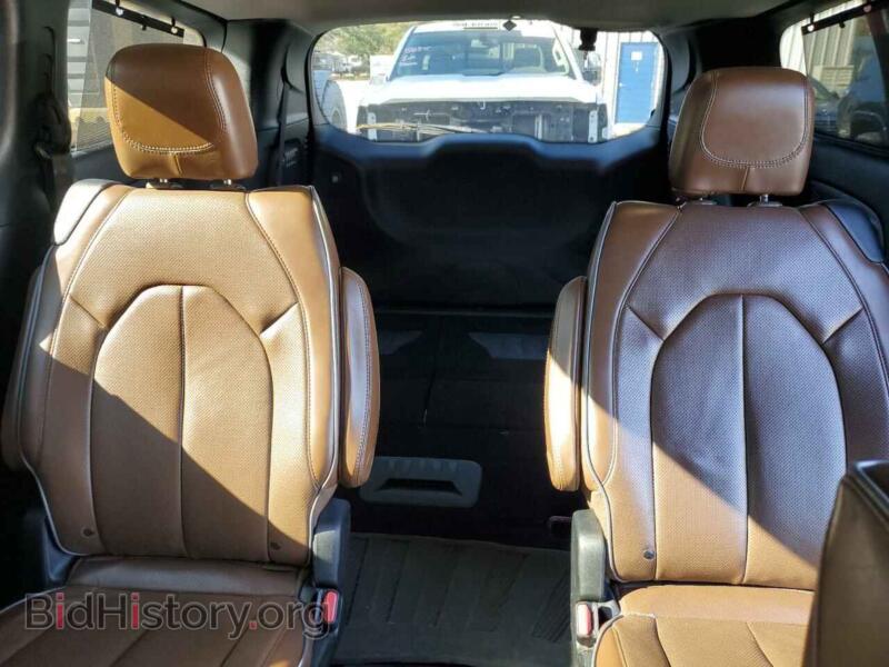 2017 Chrysler PACIFICA (VIN 2C4RC1GG2HR584121) — photo 10 of 12