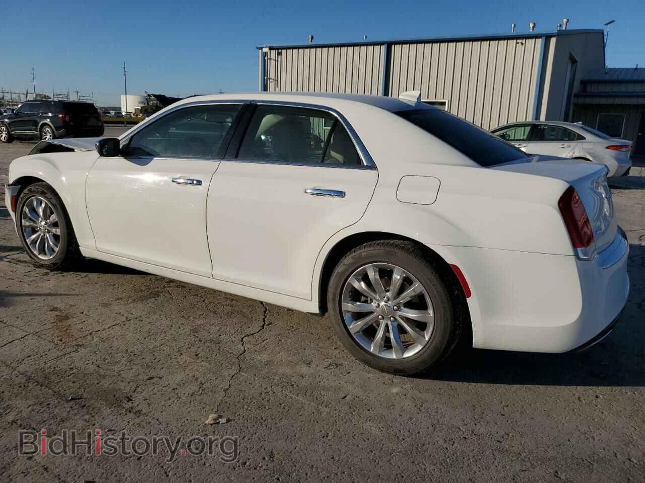 2018 CHRYSLER 300 - VIN: 2C3CCAKG6JH177304 - Фото 2